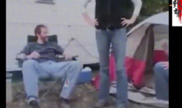 女生尿裤子视频,女生不慎尿裤子，真实视频记录